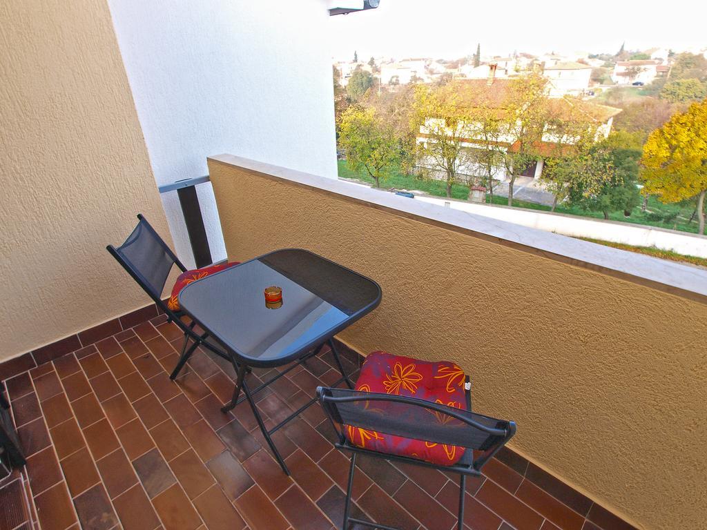 Family Friendly Apartment 946 Pula Eksteriør bilde