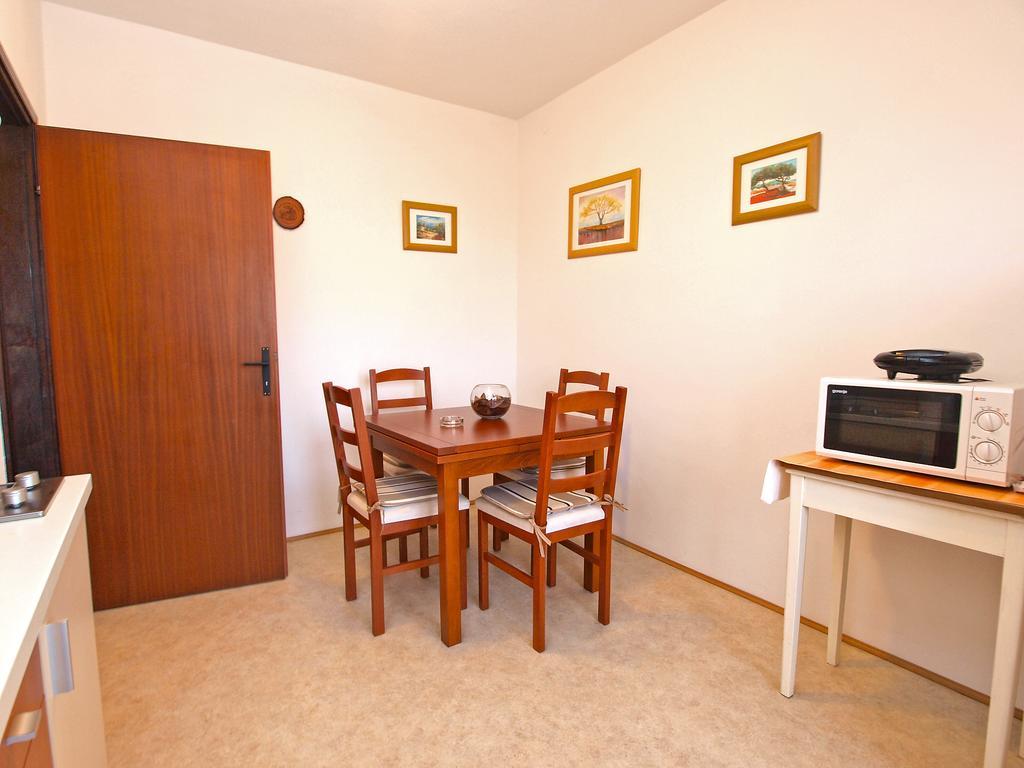 Family Friendly Apartment 946 Pula Eksteriør bilde