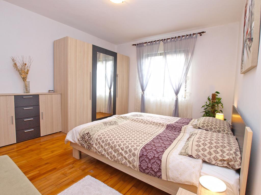 Family Friendly Apartment 946 Pula Eksteriør bilde